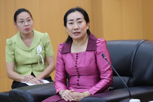 Bà Touch Sopharath, Đại sứ Đặc mệnh toàn quyền Vương quốc Campuchia tại Việt Nam phát biểu tại buổi tiếp. Ảnh: Lê Anh Dũng