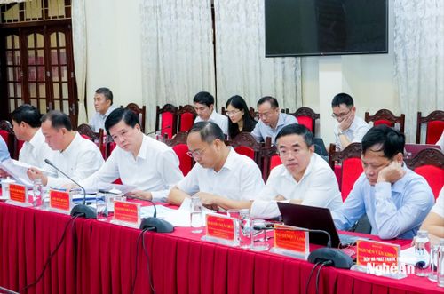 Các đại biểu tham dự phiên họp. Ảnh: Phạm Bằng