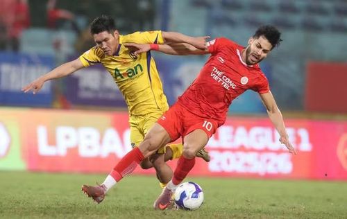 Thể Công-Viettel (áo đỏ) khao khát đòi lại 'món nợ' để thua 1-4 trước Sông Lam Nghệ An ở lượt đi. (Ảnh: VPF)