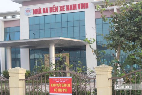 Trao đổi về việc này, ông Trần Anh Tuấn, Trưởng Phòng Quản lý vận tải - Sở Xây dựng Nghệ An - cho biết, Hiện UBND tỉnh Nghệ An đã ban hành quyết định phê duyệt điểm đấu nối từ bến xe vào Quốc lộ 1 tuyến tránh Vinh. Để đưa Bến xe Nam Vinh đi vào hoạt động, chủ đầu tư phải sửa chữa, hoàn thiện các hạng mục hiện nay của bến xe đang bị hư hỏng.