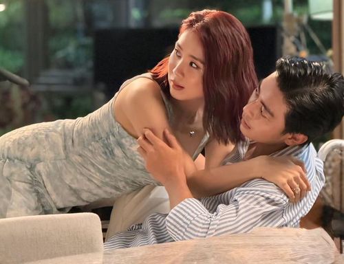 Lê Phương tạo nên phản ứng hóa học ấn tượng với bạn diễn Quốc Huy. Ảnh: FBNV