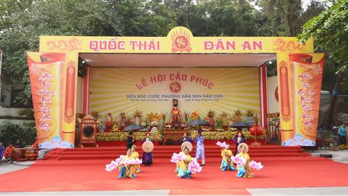 Chương trình nghệ thuật được thể hiện bởi người dân và các nghệ sĩ không chuyên trên địa bàn phường.