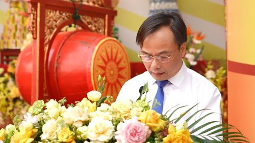 Đồng chí Trịnh Tiến Dũng - Phó Bí thư Đảng ủy, Chủ tịch UBND phường Sầm Sơn phát biểu khai mạc.