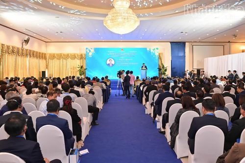 Quang cảnh diễn đàn.