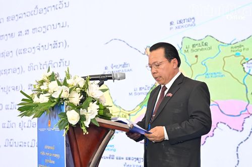Ông Silay Sisavengsouk - Ủy viên Ban Thường vụ Tỉnh ủy, Phó Chủ tịch Ủy ban Hành chính tỉnh Attapeu phát biểu về nhu cầu thu hút đầu tư trong các lĩnh vực.