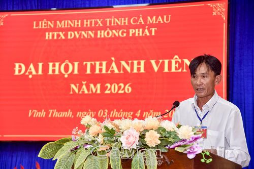 Ông Nguyễn Hồng Phúc, Chủ tịch Hội đồng Quản trị HTX Dịch vụ nông nghiệp Hồng Phát, thông qua Quy chế hoạt động năm 2026.