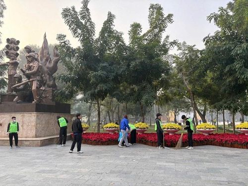 Mô hình “Khỏe người – sạch phố” biến việc giữ gìn cảnh quan trở thành nét văn hóa tự nhiên của cộng đồng. Ảnh: MTTQ phường HBT
