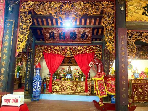 Không gian kiến trúc đình Hạ Yên Quyết được gìn giữ qua nhiều thế hệ, phản ánh giá trị lịch sử và văn hóa của một làng khoa bảng Thăng Long xưa. (Ảnh:PV)