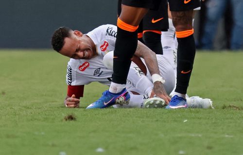 Neymar nguy cơ bị trừng phạt. Ảnh: Reuters. 