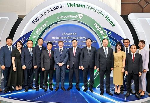 Cục trưởng Cục Du lịch Quốc gia Việt Nam Nguyễn Trùng Khánh cùng các lãnh đạo, đại biểu tham dự sự kiện