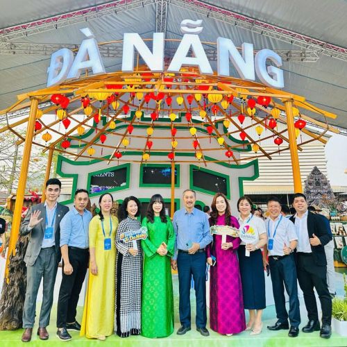 Lãnh đạo Sở VHTTDL TP. Đà Nẵng và Hiệp hội Du lịch thành phố cùng các đại biểu, doanh nghiệp tham dự sự kiện