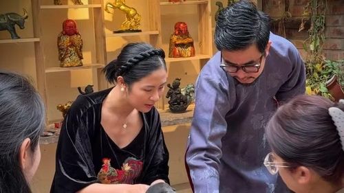 Hoa hậu Ngọc Hân đồng hành cùng các trải nghiệm nghề truyền thống.