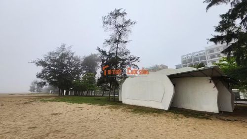 Hạng mục phục vụ du lịch Sầm Sơn chờ ngày "tái sinh". Ảnh Hữu Tuấn.