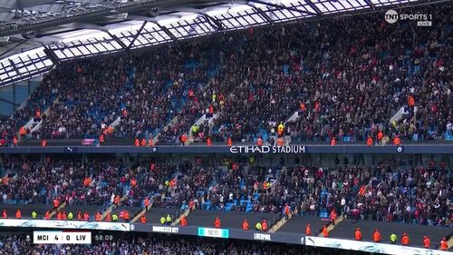 Khán đài dành cho đội khách Liverpool nhanh chóng thưa dần