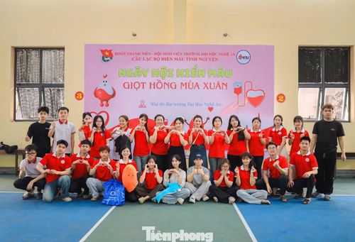 “Giọt hồng mùa Xuân” khép lại, nhưng những giá trị tốt đẹp mà chương trình mang lại sẽ còn tiếp tục lan tỏa, truyền cảm hứng cho nhiều hoạt động ý nghĩa trong cộng đồng.