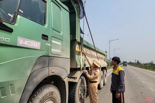 Trung tá Nguyễn Thành Chung - Đội trưởng Đội Đăng ký quản lý phương tiện, Phòng CSGT, Công an tỉnh Hà Tĩnh cho biết: “Đợt cao điểm này nhằm kiểm tra, kiểm soát việc chấp hành pháp luật giao thông của người điều khiển phương tiện và chủ phương tiện; qua đó ngăn chặn từ sớm, không để phương tiện vi phạm tham gia giao thông. Qua những ngày đầu triển khai, đến thời điểm này, lực lượng chức năng trên toàn tỉnh đã tiến hành rà soát, kiểm tra trực tiếp hơn 100 phương tiện trên tổng số 668 phương tiện. Đến thời điểm này, chưa phát hiện các lỗi vi phạm".