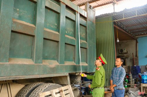 Anh Trần Văn Hằng (xã Toàn Lưu) cho biết: “Hiện tôi đang sở hữu 5 phương tiện vận tải, sau khi có yêu cầu của Công an xã, tôi đã cho các lái xe tập trung về để lực lượng chức năng kiểm tra, đồng thời chấp hành nghiêm các quy định để đảm bảo an toàn khi lưu thông”.