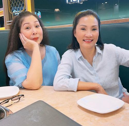 Hồng Đào và Hồng Vân sở hữu mối quan hệ thân thiết. Ảnh: FBNV.