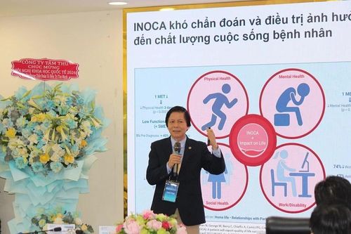 BSCKII Phan Nam Hùng – Giám đốc chuyên môn Bệnh viện Bình Định, chia sẻ thông tin tại hội nghị.
