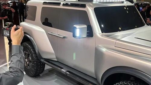 Hyundai Boulder Concept với thiết kế cửa bên kéo dài lên mái, tích hợp kính phụ kiểu “Safari”.