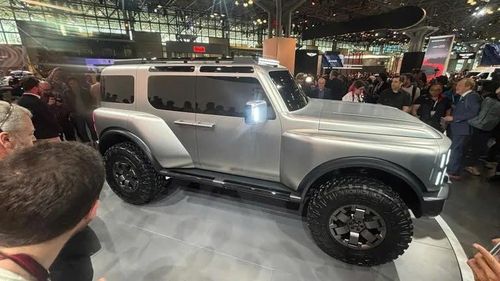 Hyundai Boulder gây sốt với cửa sau mở hai chiều.