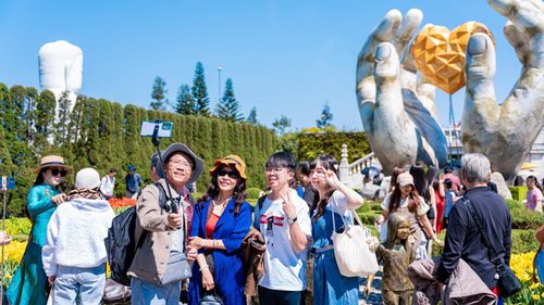 Ngành dịch vụ - du lịch đóng góp chính trong tăng trưởng GRDP thành phố. Ảnh: Sun World Bà Nà Hills