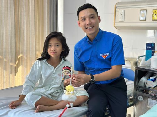 Tấm gương tiên phong, tiêu biểu trong công tác Đoàn, đội – đồng chí Đặng Thanh Tú, Ủy viên Ban Thường vụ Thành đoàn, Bí thư Đoàn Thanh niên phường Hoàn Kiếm.