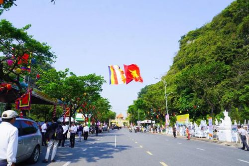 Không còn cảnh chen lấn, chèo kéo hay lấn chiếm vỉa hè, Lễ hội Quán Thế Âm 2026 ghi dấu bằng hình ảnh “lề thông, hè thoáng” – thước đo rõ nét cho hiệu quả quản lý và quyết tâm xây dựng một không gian lễ hội văn minh của Đà Nẵng.