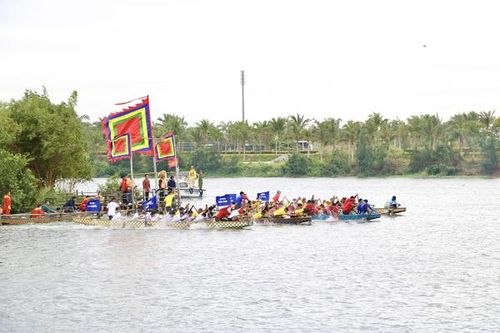 Để Hội đua thuyền diễn ra sôi động, an toàn, ngay từ sớm, lực lượng Công an phường Ngũ Hành Sơn đã phối hợp với CSGT triển khai đồng bộ nhiều phương án, túc trực, chủ động bảo đảm ANTT, an toàn cho người dân và du khách.