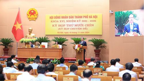 Ngày 19-11-2024, HĐND thành phố Hà Nội thông qua 15 Nghị quyết để kịp thời triển khai thi hành Luật Thủ đô. Ảnh: H.La