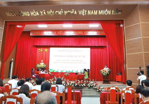 Quang cảnh buổi sinh hoạt chi bộ mẫu. Ảnh: Minh Phú