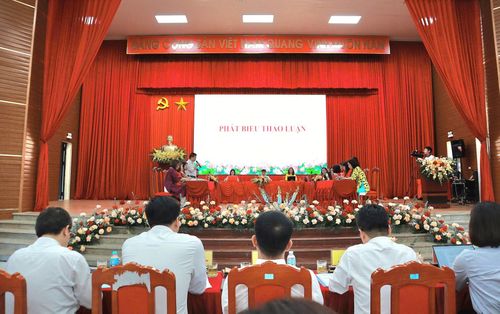 Chi bộ Trường THCS Tam Thuấn sinh hoạt. Ảnh: Minh Phú