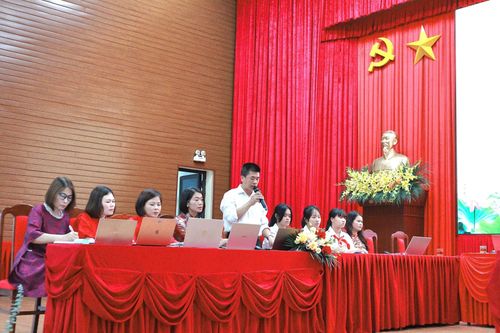 Chi bộ Trường THCS Tam Thuấn sinh hoạt. Ảnh: Minh Phú