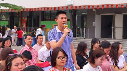 Nhiều phụ huynh băn khoăn về cách sắp xếp nguyện vọng khi đăng ký dự thi lớp 10 cho con. Ảnh: ND