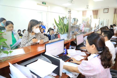 Theo quy định đề xuất trong dự thảo Luật Thủ đô (sửa đổi), về biên chế, thành phố Hà Nội sẽ được trao quyền chủ động quyết định. Ảnh Phạm Hùng
