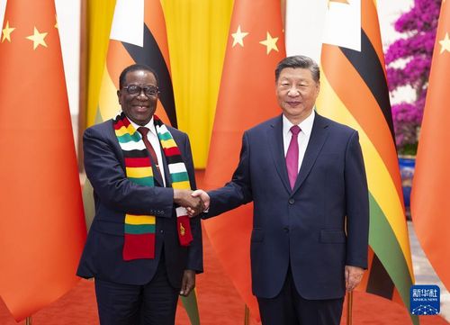 Chủ tịch Trung Quốc Tập Cận Bình gặp gỡ Tổng thống Zimbabwe Emmerson Mnangagwa nhân Hội nghị thượng đỉnh Diễn đàn Hợp tác Trung Quốc - Châu Phi (FOCAC) năm 2024. Ảnh: Tân Hoa Xã.