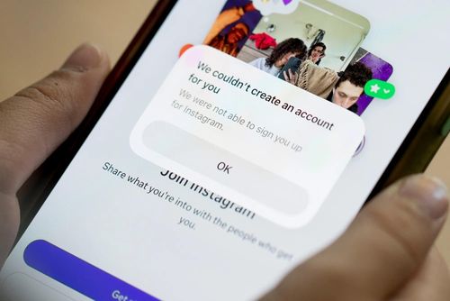 Thông báo từ chối tạo tài khoản cho trẻ dưới 16 tuổi của Instagram tại Australia. Ảnh: Bloomberg.