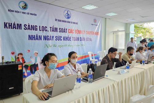 Cùng ngày, Bệnh viện Y học cổ truyền TP.HCM khám cho khoảng 150 người dân tại xã Nhà Bè. Nội dung gồm tầm soát xương khớp, tim mạch và xoa bóp bấm huyệt. Hoạt động góp phần mở rộng chăm sóc sức khỏe cộng đồng trên toàn thành phố. 