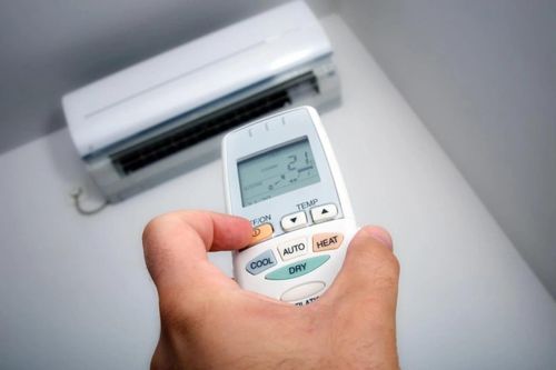  EVNHCM khuyến nghị các hộ gia đình sử dụng máy lạnh từ 26 độ C trở lên. Ảnh: Showmetech. 