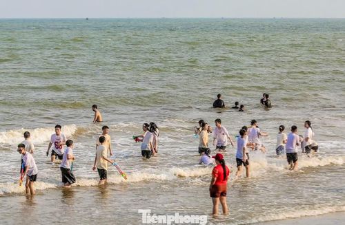 Việc chỉnh trang, cải tạo không gian ven biển lần này được triển khai đồng bộ với mục tiêu không chỉ là phục hồi sau bão, mà còn từng bước xây dựng Sầm Sơn trở thành điểm đến du lịch biển chuyên nghiệp, hiện đại và phát triển bền vững. 