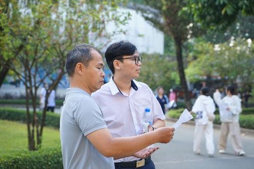 Thí sinh tham gia kỳ thi đánh giá năng lực của ĐHQG TPHCM. Ảnh: VÂN NHI