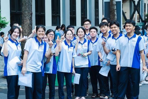  Học sinh Trường THCS-THPT Trần Nhân Tông, phường Tân Phú tự tin trước giờ thi 