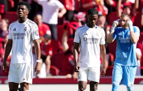 Real Madrid thấy cơ hội vô địch nhỏ dần sau khi tụt lại 7 điểm phía sau ngôi đầu của Barcelona.