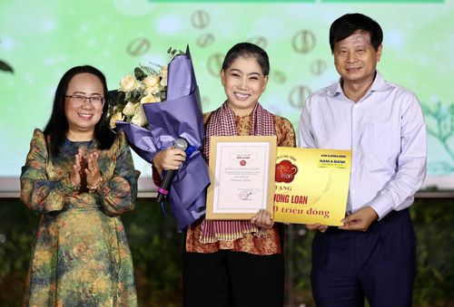  NSND Phượng Loan được vinh danh 