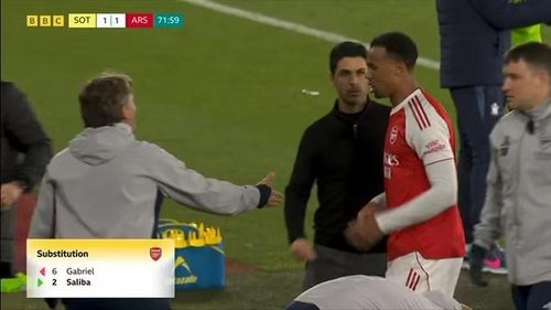 HLV Mikel Arteta tỏ ra lo lắng về tình trạng của trung vệ Gabriel khi phía trước Arsenal là lịch thi đấu dày đặc, cả đấu trường châu Âu lẫn Ngoại hạng Anh.
