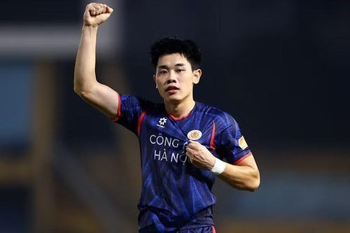 “Mùa giải vẫn còn nhiều trận phía trước, chúng tôi cần tập trung từng trận một. Bóng đá luôn khó lường, vì vậy toàn đội phải duy trì phong độ và sự tập trung cao nhất”, Đình Bắc nói.