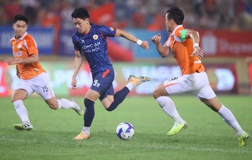 Dù Công an Hà Nội đang nắm lợi thế lớn trong cuộc đua vô địch, Đình Bắc vẫn chưa dám mơ mộng tới ngôi vô địch.