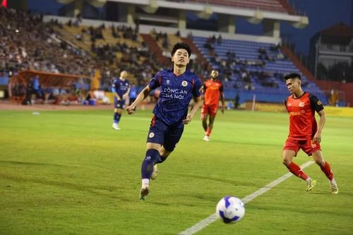 Lần gần nhất Đình Bắc ghi bàn tại V-League đã cách đây hơn 1 năm, và kể từ đó là chuỗi ngày đầy thử thách với cầu thủ trẻ gốc Nghệ An.