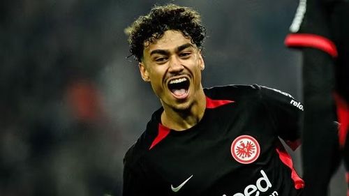 Trong khi đó, Man United cũng thể hiện rõ thiện chí muốn sở hữu Nathaniel Brown khi nhận thấy sự cần thiết của ngôi sao này ở hàng thủ.