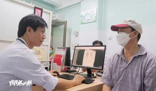 Khám bệnh cho người dân ở Thành phố Hồ Chí Minh. (Nguồn: TTXVN)